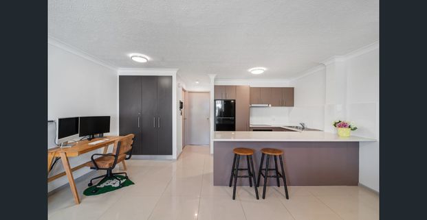 Top-Floor Coastal Apartment with Ocean Views - Photo 1