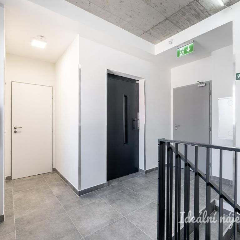 Pronájem bytu 2+kk 66 m2 - Fotografie 1