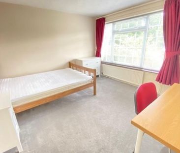 4 bedroom semi-detached house to rent - Photo 3