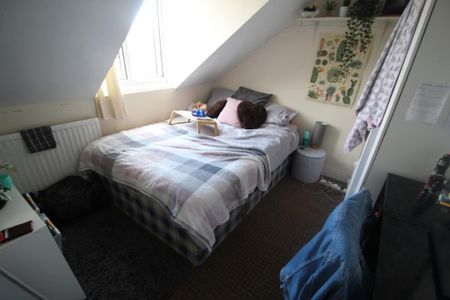 6 bedroom semi-detached house to rent - Photo 3