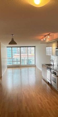 High Floor in a high rise apartment at the centre of Yaletown - Photo 1