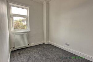 2 BEDROOM House - Mid Terrace - Photo 2