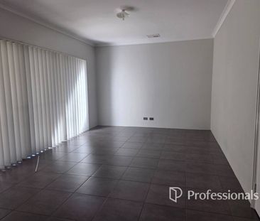 Family living close to beach and city - Photo 2