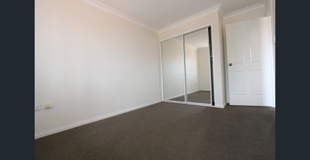 IMMACULATE 3 BEDROOM DUPLEX IN QUIET LOCATION - Photo 4