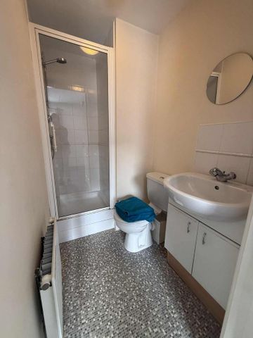3 bedroom semi-detached house to rent - Photo 5