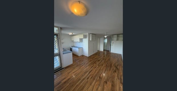 One Street From The Broadwater ! - Photo 1