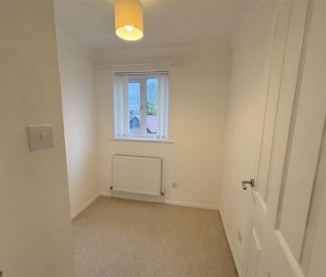 3 bedroom end of terrace house to rent - Photo 3