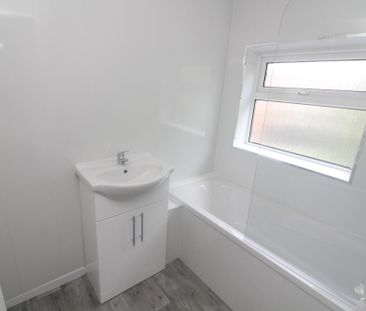 3 Bedroom Semi-Detached House - Photo 2