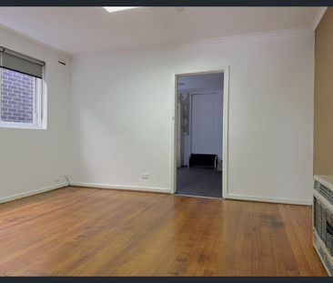 3-Bedroom Unit in Kilsyth - Photo 1