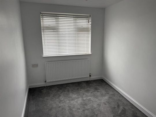 4 bedroom semi-detached house to rent - Photo 1