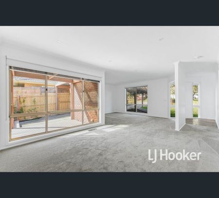 5 Nathan Court, Pakenham, Vic 3810 - Photo 3