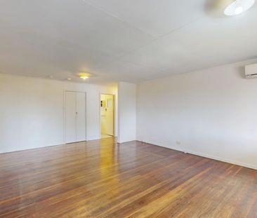 Comfortable family home in a convenient location - Photo 2