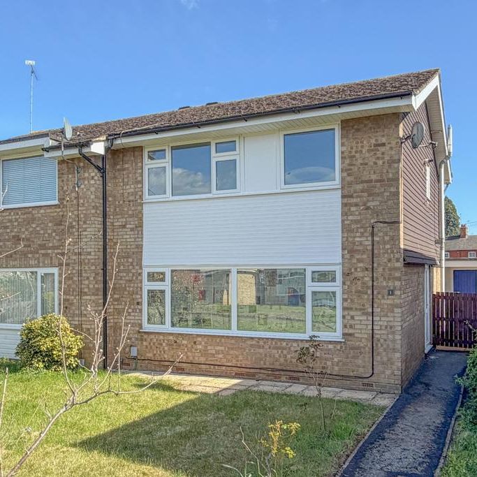 4 bedroom semi-detached house to rent - Photo 1