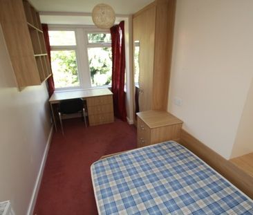 6 Bed - Derwentwater Grove, Leeds, - Photo 4