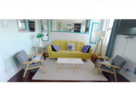 1 Bed Flat, Talgarth Road, W14 - Photo 3