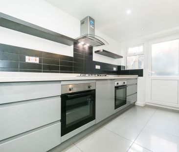 Manor Drive, Leeds - Photo 6