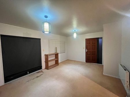 Charming 1-Bedroom Short-Term Rental in Northcote - Photo 5