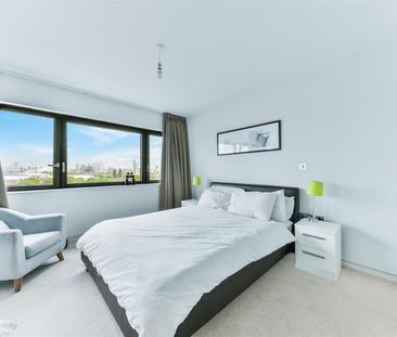 1 Bed Flat, Lambarde Square, SE10 - Photo 6