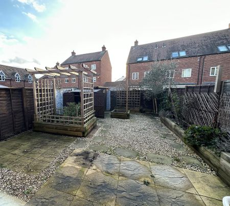 Available 3 Bed House - semi-detached - Photo 5