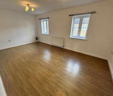 2 bedroom coach house to rent - Photo 1