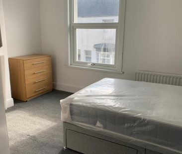 3 bedroom house of multiple occupation to rent - Photo 3