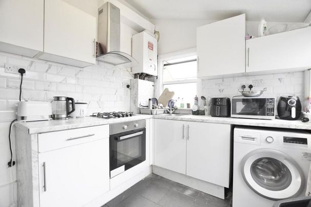 1 bedroom house of multiple occupation to rent - Photo 1