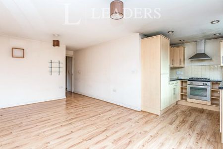 2 bedroom flat to rent - Photo 2