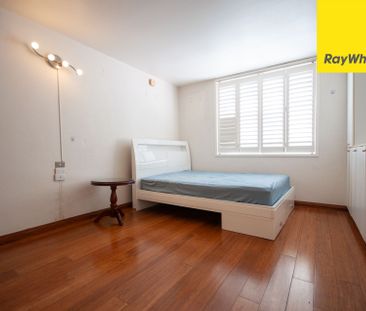 WELL-PRESENTED STUDIO IN CONVENIENT LOCATION - Photo 3