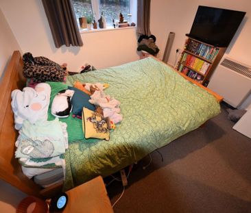 2 bedroom Flat in Flat 6, Leeds - Photo 5