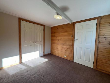 Central & Sunny 1 bedroom + study - Photo 5