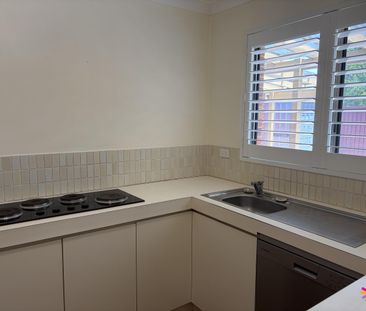 PRIME COMO LOCATION! - Photo 6