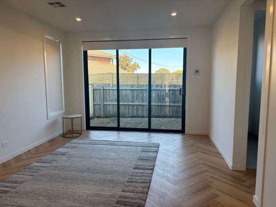 Charming 3-Bed Unit in Craigieburn - Photo 1