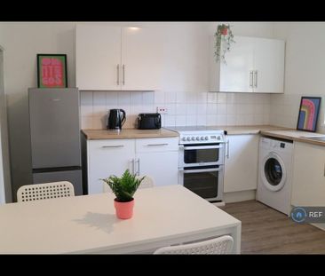 1 bedroom in a house share to rent - Photo 5