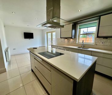 4 bedroom detached house to rent - Photo 3
