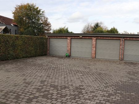 Instapklaar en centraal gelegen duplex appartement, 100m² op 2eV met 1 SLK, ruim terras en garage. - Photo 3