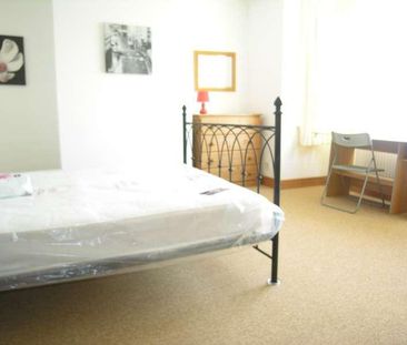 Bedroom Detached House In Winton, BH9 - Photo 2