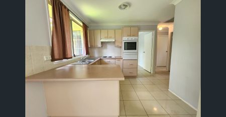 Neat and Tidy 3 Bedroom Home - Photo 4