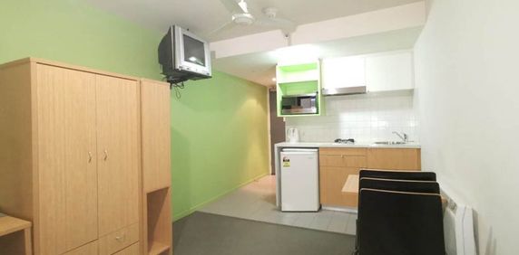 Furnished Studio Apartment Opposite Flinders Street Station! - Photo 2