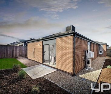 Experience Elegant and Luxurious Family Living in Clyde - Photo 4