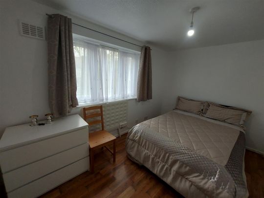1 bed flat to rent in Springwood Crescent, Edgware, HA8 - Photo 1