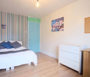 3 bedroom flat share to rent - Photo 1