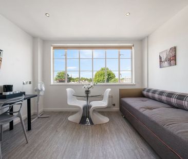 Roland Gardens - Photo 2