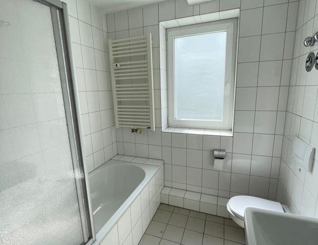 *geräumige 3-Zimmer-Wohnung mit Tageslichtbad und Balkon* - Photo 1