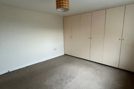 Fleet Avenue - Photo 3