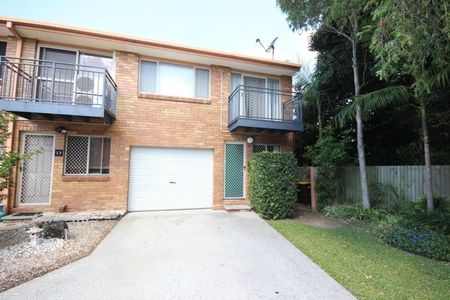 WELL POSITIONED END TOWNHOUSE - Photo 2