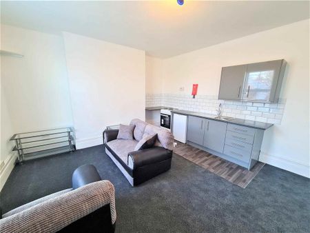 1 bedroom in a house share to rent - Photo 5