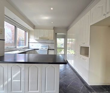 28 Valewood Drive, Kealba, Vic 3021 - Photo 6