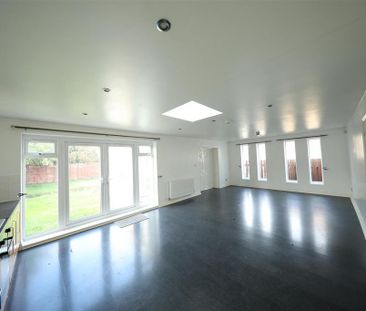 3 bedroom detached bungalow to rent - Photo 6