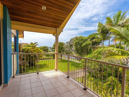 Walk to the Beach - Flexible Family Living in the Heart of Old Bar - Photo 3