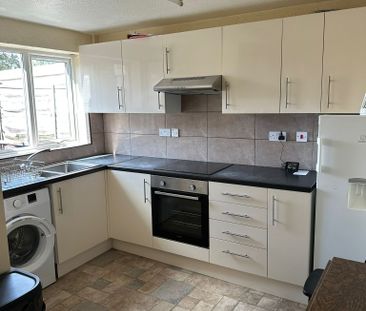 5 bed house to rent in Broome Grove, Wivenhoe - Photo 6